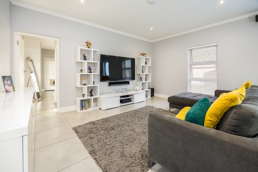 4 Bedroom Property for Sale in Graanendal Western Cape